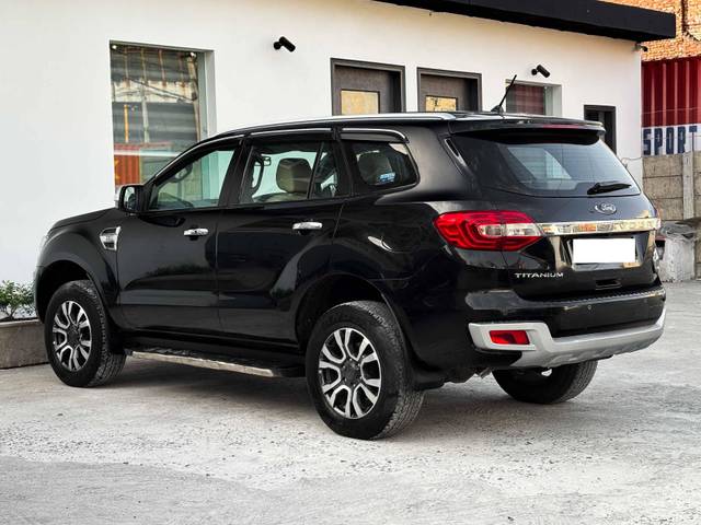 https://images10.gaadi.com/usedcar_image/4594563/original/processed_bb2c77514a136d1ab6dfdb4f99d6389c.jpg?imwidth=6402