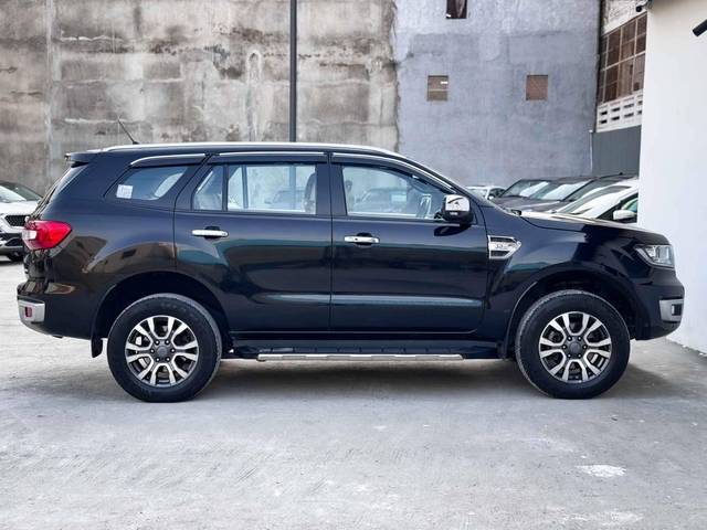 https://images10.gaadi.com/usedcar_image/4594563/original/processed_ef98a3d902a87f0241aa383453d27284.jpg?imwidth=6401