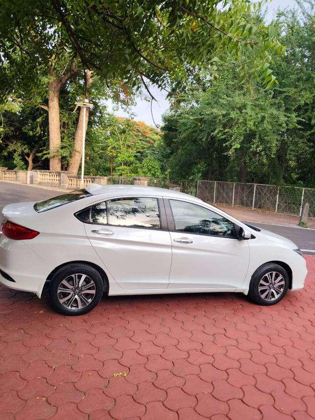 https://images10.gaadi.com/usedcar_image/4594566/original/959aceb7e30b567dc7825724515add6a.jpg?imwidth=6401