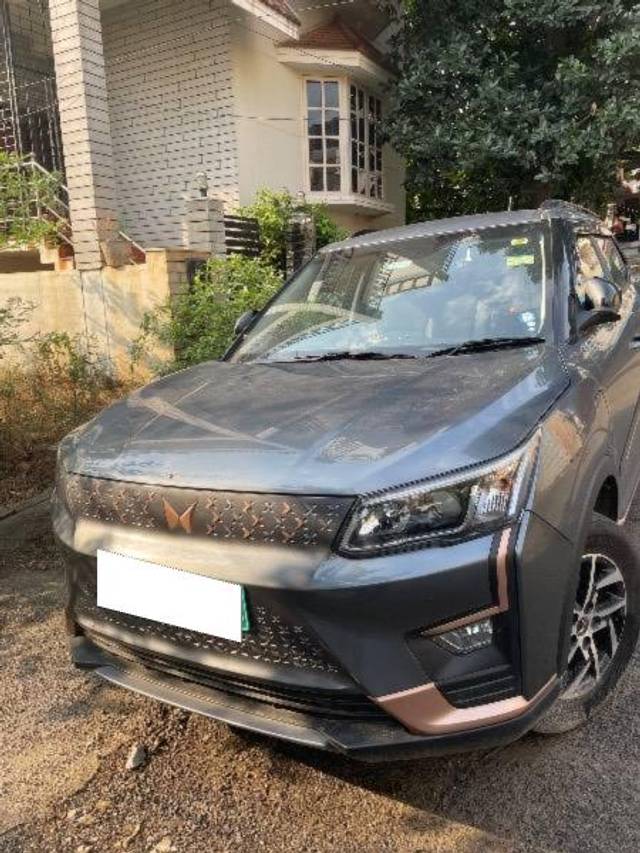 https://images10.gaadi.com/usedcar_image/4594573/original/processed_8f214eb6-9e47-406f-a63b-528cec79fea5.jpeg?imwidth=6400