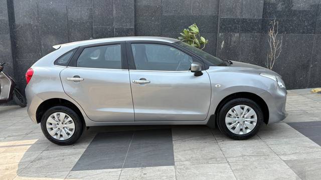 https://images10.gaadi.com/usedcar_image/4594584/original/2557c946417231de293ce0c30f299389.jpg?imwidth=6401