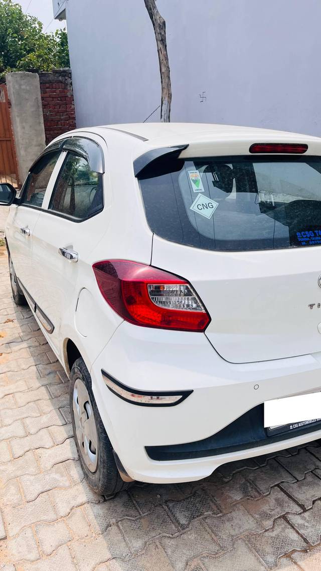 https://images10.gaadi.com/usedcar_image/4594591/original/processed_91215312-fe8b-4ee4-b010-4d3394305d9c.jpeg?imwidth=6401
