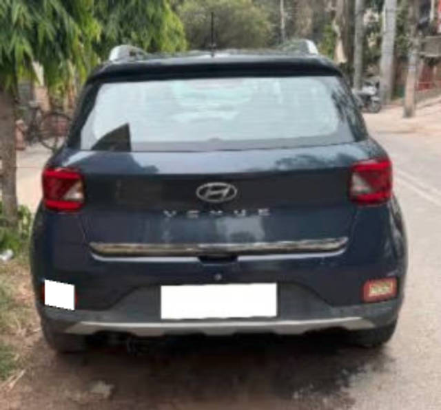 https://images10.gaadi.com/usedcar_image/4594617/original/processed_b3d43f79-b8fc-46d4-a6ba-24f812268c52.png?imwidth=6401