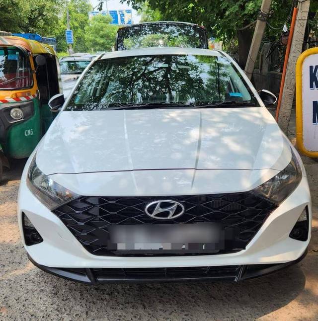 https://images10.gaadi.com/usedcar_image/4594637/original/processed_b452c9eb525f05034084babd1adeea6e.jpg?imwidth=6402