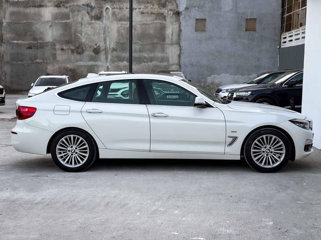 https://images10.gaadi.com/usedcar_image/4594644/original/processed_8d82fdfbaa514912aa50fee24f400f1f.jpg?imwidth=6401