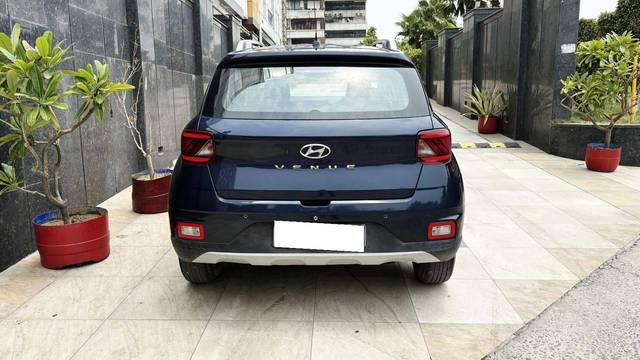 https://images10.gaadi.com/usedcar_image/4594650/original/processed_5c6e36a715c462a0d0b09b3444559030.jpg?imwidth=6402
