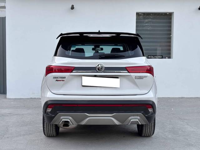 https://images10.gaadi.com/usedcar_image/4594655/original/processed_d42cb0e085623c52f90845bbda92a05a.jpg?imwidth=6402