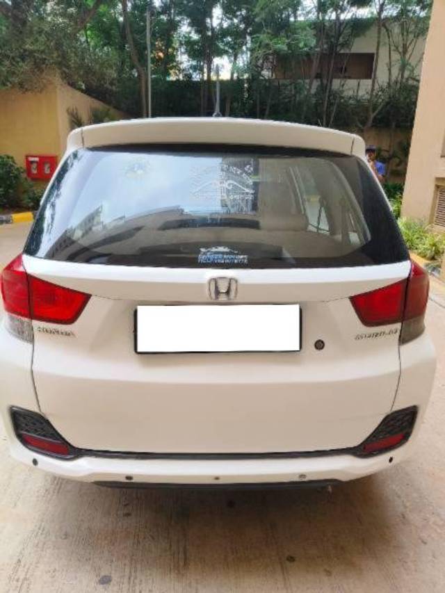 https://images10.gaadi.com/usedcar_image/4594676/original/processed_a559764e-1c49-4dbd-9425-0a8a343d3522.jpg?imwidth=6400