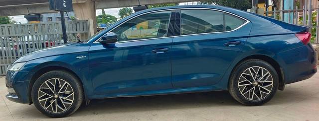 https://images10.gaadi.com/usedcar_image/4594684/original/processed_f1529747e258dbf161cced37a769ae15.jpeg?imwidth=6402