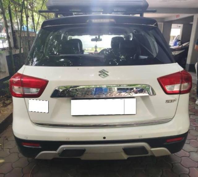 https://images10.gaadi.com/usedcar_image/4594685/original/processed_d6ecb984-5b4f-4a94-8f4f-667decd1a6bb.jpeg?imwidth=6402
