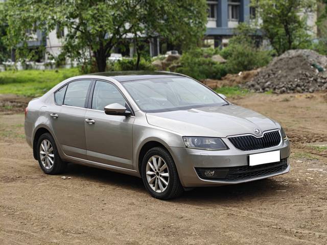 https://images10.gaadi.com/usedcar_image/4594686/original/processed_4ca11c68863d310d5c4b7f0aab8376f8.jpg?imwidth=6400