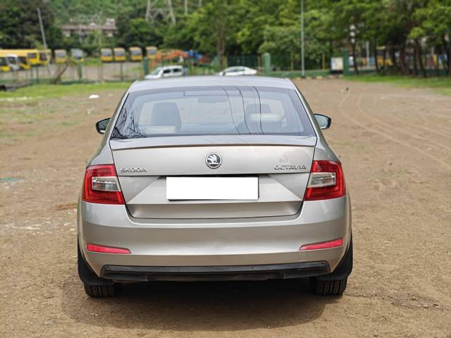 https://images10.gaadi.com/usedcar_image/4594686/original/processed_57e85bcf65422373ae607be3092e5a3c.jpg?imwidth=6402
