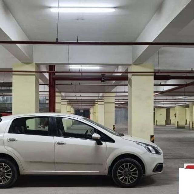 https://images10.gaadi.com/usedcar_image/4594700/original/processed_b757bf8f-0a12-45f1-a5e9-cd60123d9c9f.jpg?imwidth=6401