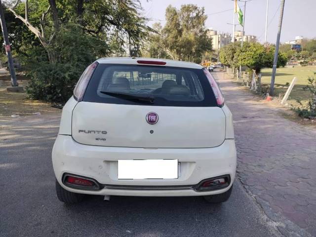 https://images10.gaadi.com/usedcar_image/4594700/original/processed_cd32fe29-b4f1-483c-b9f5-8b68d5a7b9ff.jpg?imwidth=6402