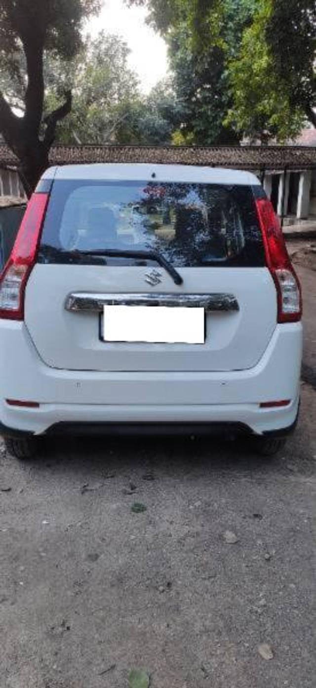 https://images10.gaadi.com/usedcar_image/4594705/original/processed_c48fc75c-f276-44b1-9992-cd2d653fcc69.jpg?imwidth=6402