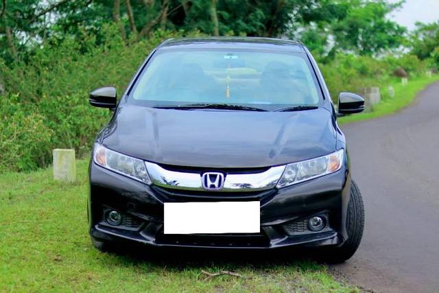 https://images10.gaadi.com/usedcar_image/4594709/original/processed_eeb1aac1-2b08-4ddc-8747-e97a4237bad9.jpeg?imwidth=6402