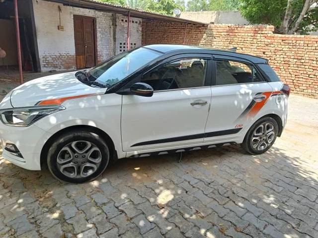 https://images10.gaadi.com/usedcar_image/4594719/original/processed_a45fd609-1264-4c11-87b7-4d15814df5d1.jpg?imwidth=6400
