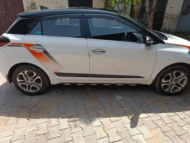 https://images10.gaadi.com/usedcar_image/4594719/original/processed_ead861fd-3a18-4043-840a-5176fc5cf2db.jpg?imwidth=6401