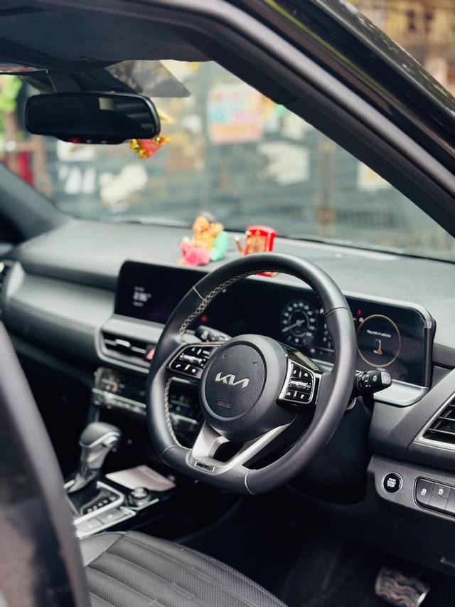 https://images10.gaadi.com/usedcar_image/4594760/original/processed_99f7d6a9060ca3cd2f17e38321894af3.jpg?imwidth=6401