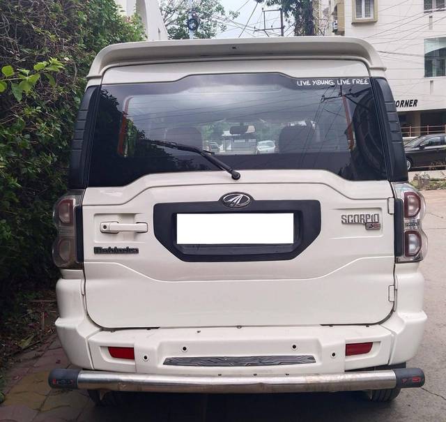 https://images10.gaadi.com/usedcar_image/4594765/original/processed_6926ca6c67dac94f7943cb58e9ae226d.jpg?imwidth=6402