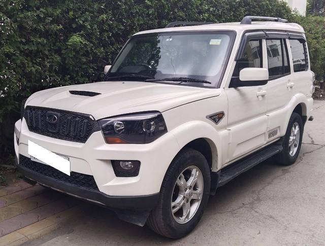https://images10.gaadi.com/usedcar_image/4594765/original/processed_a0b8e7c43031c4bd637de6bd6a73feaa.jpg?imwidth=6400