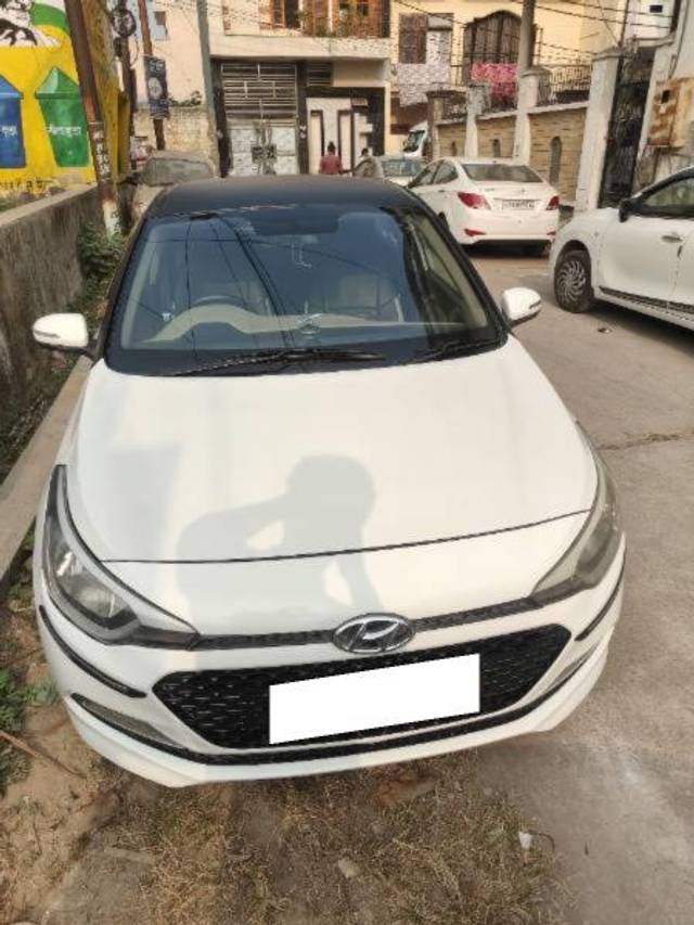 https://images10.gaadi.com/usedcar_image/4594774/original/processed_64143f1b-94f7-4cd7-83cb-1b833e2a8d31.jpg?imwidth=6402