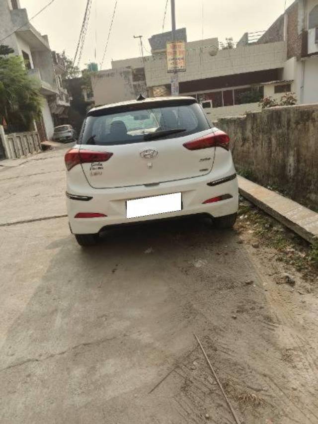 https://images10.gaadi.com/usedcar_image/4594774/original/processed_8e3bc072-4198-4fe9-81a2-ffd3adcbefef.jpg?imwidth=6401
