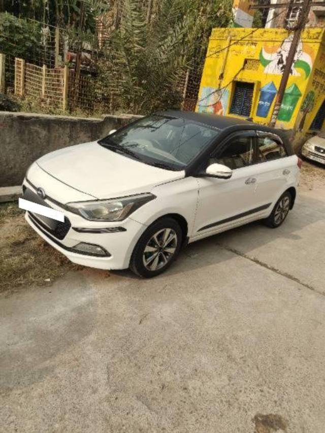 https://images10.gaadi.com/usedcar_image/4594774/original/processed_e25d6f27-fce4-4d8b-8ccd-e71f983d1d7a.jpg?imwidth=6400