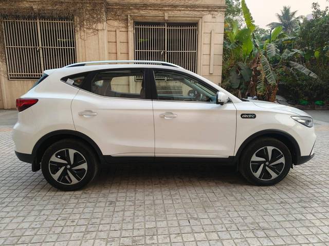https://images10.gaadi.com/usedcar_image/4594782/original/processed_bc8ec50a195e17868eec15fb0bf58ecc.jpg?imwidth=6401