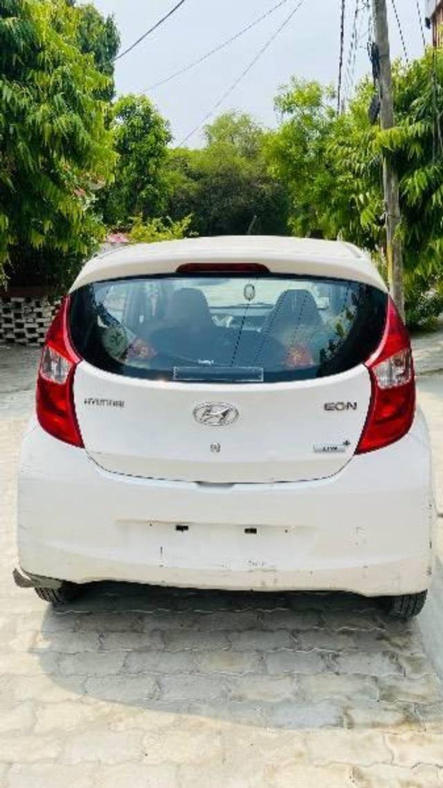 https://images10.gaadi.com/usedcar_image/4594812/original/processed_59cab5ac-2157-4782-bacb-812be3212ef0.jpeg?imwidth=6402
