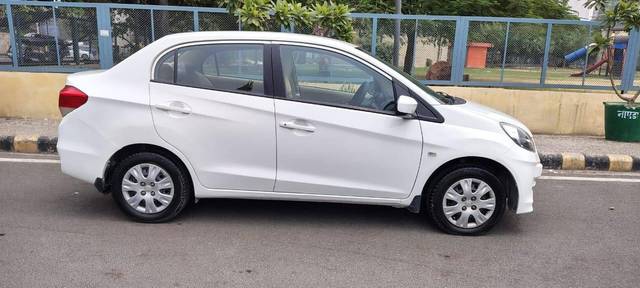 https://images10.gaadi.com/usedcar_image/4594819/original/processed_d911c9e55211e8fe8e0a353cceac0f40.jpg?imwidth=6401