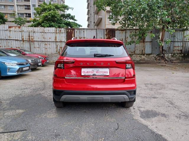 https://images10.gaadi.com/usedcar_image/4594823/original/processed_33eaa6aa116a08a4bc491c22fba90c90.jpeg?imwidth=6401