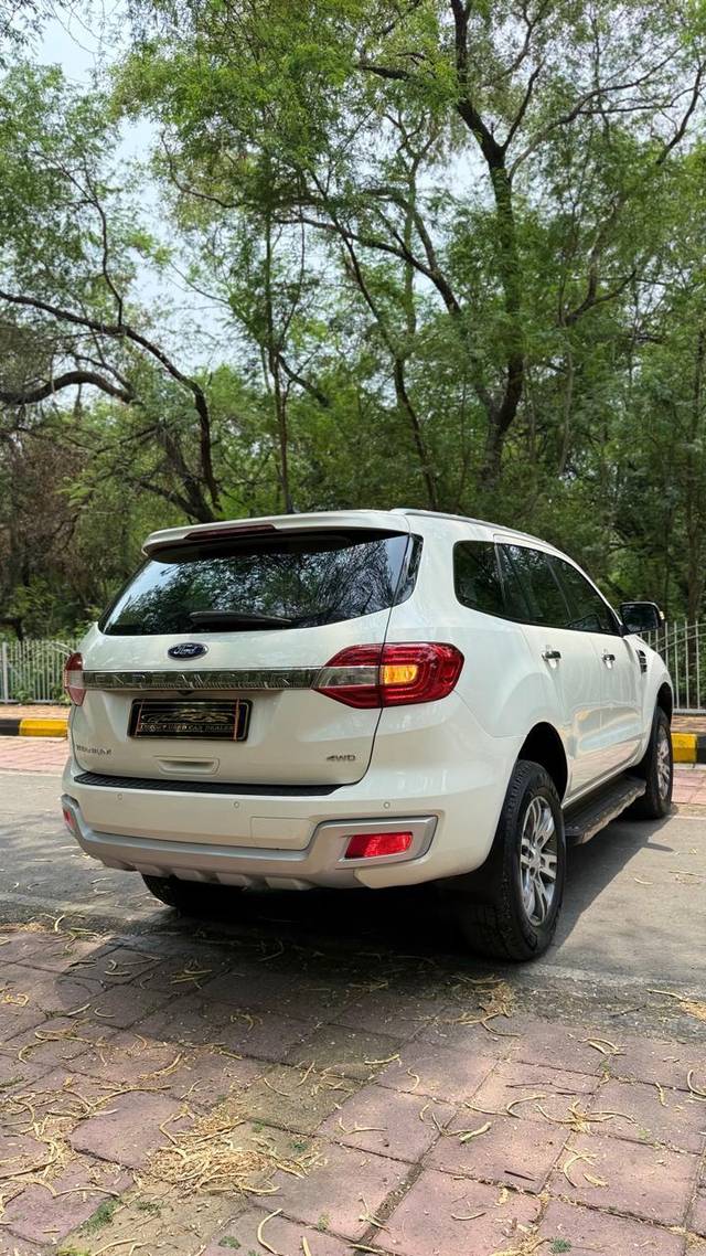 https://images10.gaadi.com/usedcar_image/4594831/original/processed_9f26221a7667c5bab78c4512cc742789.jpg?imwidth=6402