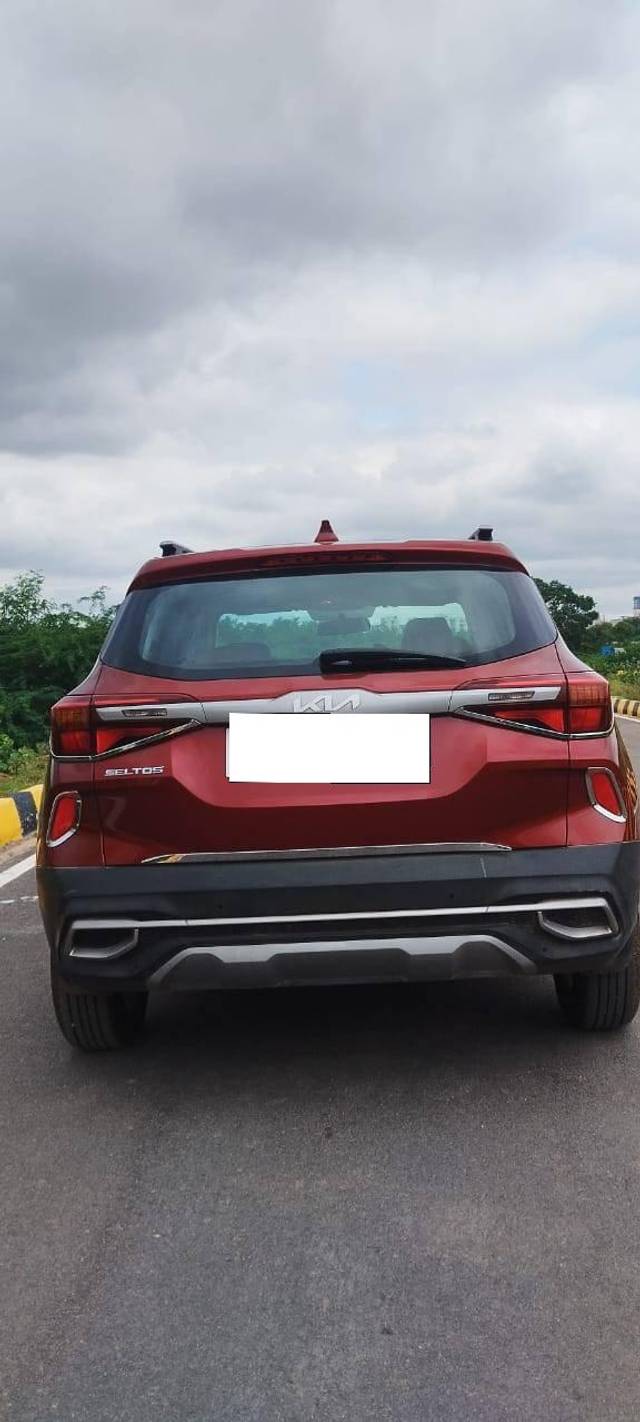 https://images10.gaadi.com/usedcar_image/4594911/original/processed_acbe0f3b47b9e3c8668348621b63e4fe.jpg?imwidth=6402