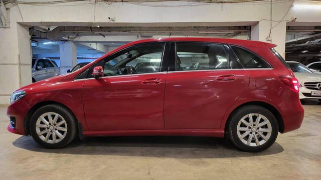 https://images10.gaadi.com/usedcar_image/4594933/original/processed_19559f50-891b-4b1d-9b20-a13b71f1d74d.jpg?imwidth=6402