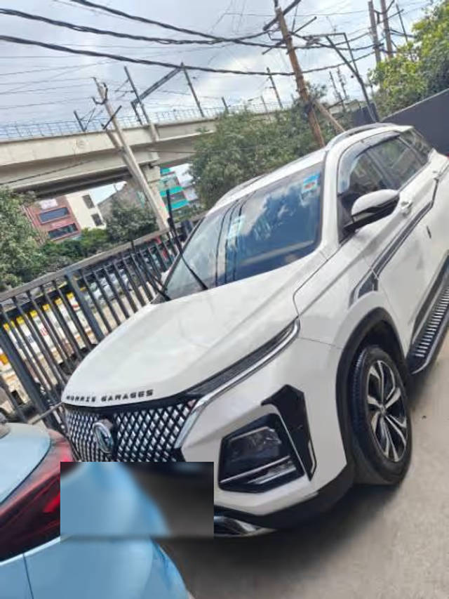 https://images10.gaadi.com/usedcar_image/4594945/original/73b9b3c2-10fb-4f7b-be6a-41c45cfc335d.png?imwidth=6402