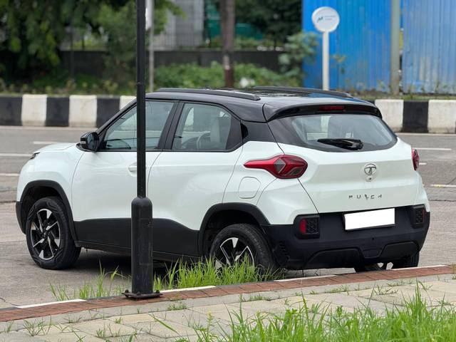 https://images10.gaadi.com/usedcar_image/4594960/original/processed_3feb4ae8-1884-4fc0-9a6d-f7700382bfcd.jpg?imwidth=6402