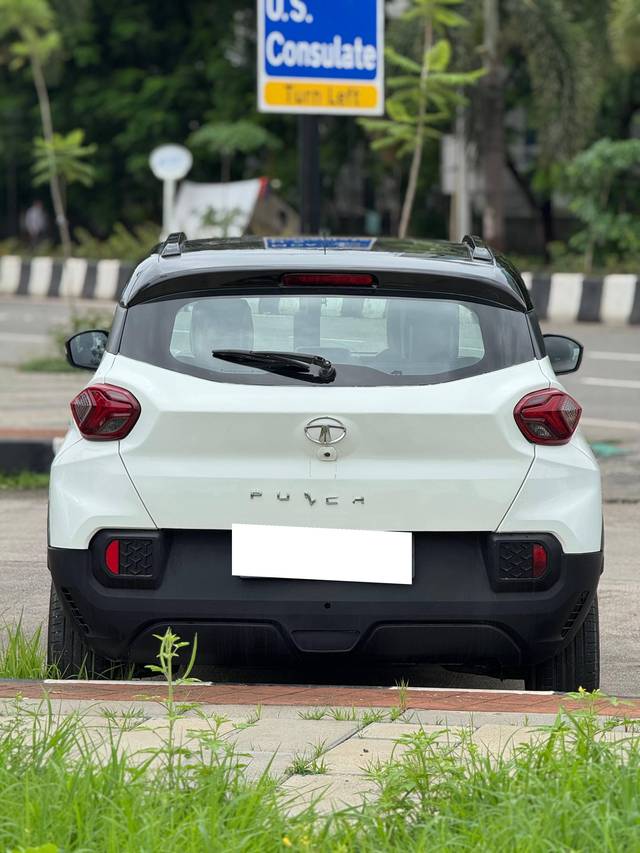 https://images10.gaadi.com/usedcar_image/4594960/original/processed_8f679332-a5e8-44b0-828f-da174a53d324.jpg?imwidth=6401