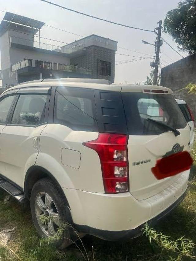 https://images10.gaadi.com/usedcar_image/4594969/original/processed_351deb8c-b0a1-416a-b401-f2a8c811fd8d.jpeg?imwidth=6400