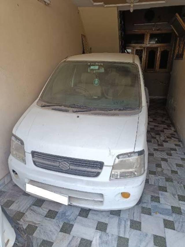 https://images10.gaadi.com/usedcar_image/4595034/original/processed_e333bc43-1fa9-4f40-a664-06db2b5f62c8.jpg?imwidth=6400