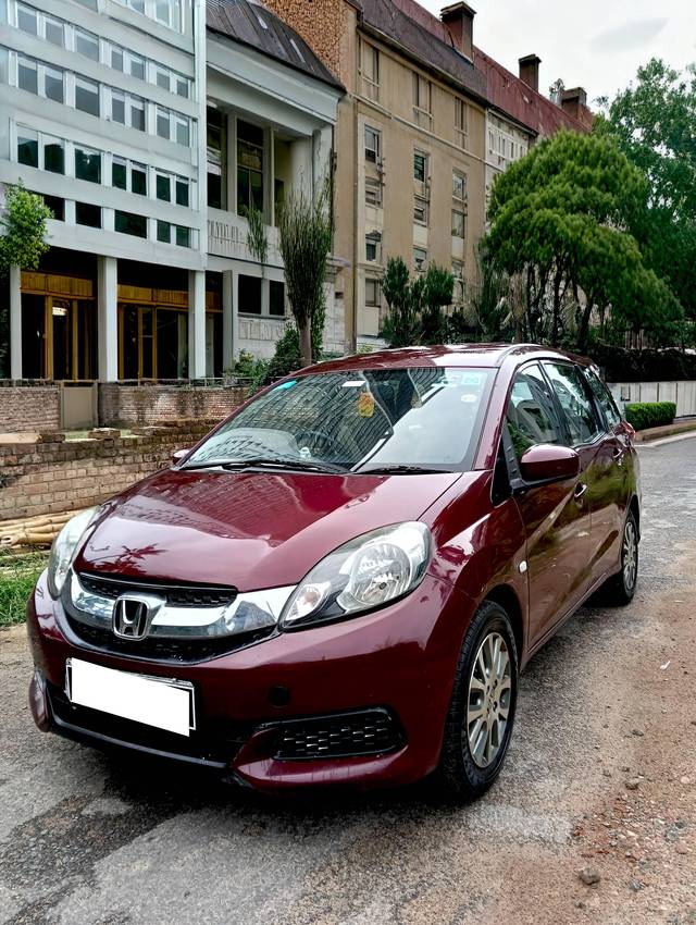 https://images10.gaadi.com/usedcar_image/4595050/original/processed_37929ede20abf4041839f6ae888c4c5a.jpg?imwidth=6400