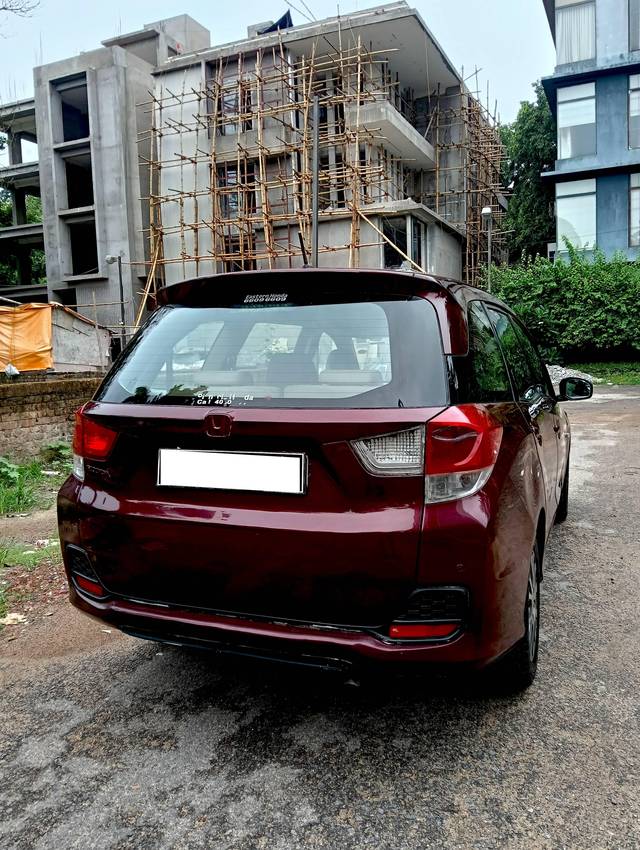https://images10.gaadi.com/usedcar_image/4595050/original/processed_958a3e106cd30702e6362843f79e8820.jpg?imwidth=6402