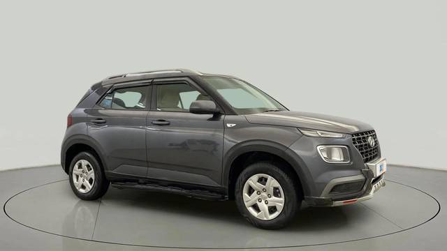 https://images10.gaadi.com/usedcar_image/4595055/original/5493e84a7c2e73ad9c59131853290bd5.jpg?imwidth=6400
