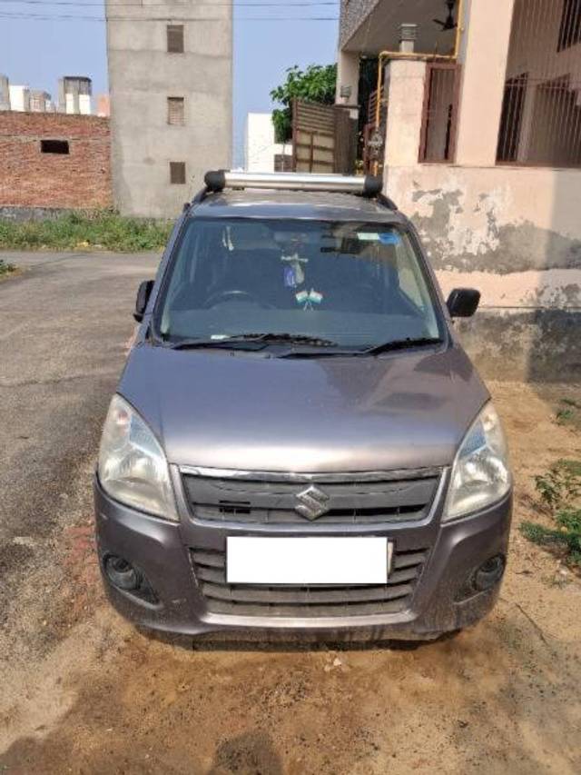 https://images10.gaadi.com/usedcar_image/4595065/original/processed_30ddf681-2f5b-49ab-bf40-01e9da012b83.jpg?imwidth=6400