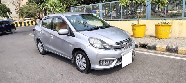 https://images10.gaadi.com/usedcar_image/4595068/original/processed_2f19db26411b600f3350fcffa7ad4543.jpg?imwidth=6400
