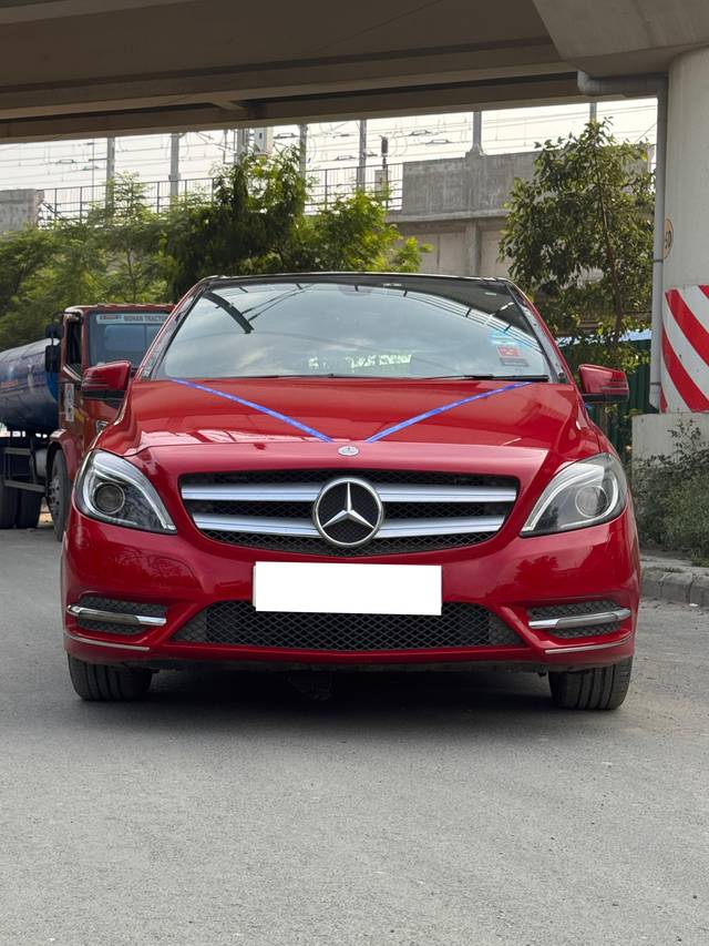 https://images10.gaadi.com/usedcar_image/4595074/original/processed_6f5d63a602e2d0ab01ce8b6c20f94f5b.jpg?imwidth=6402