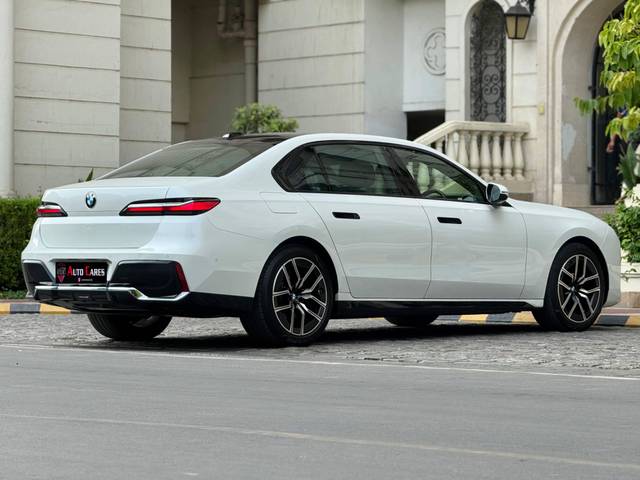 https://images10.gaadi.com/usedcar_image/4595083/original/processed_8f299a5edf091352fd7669f01d735526.jpg?imwidth=6402