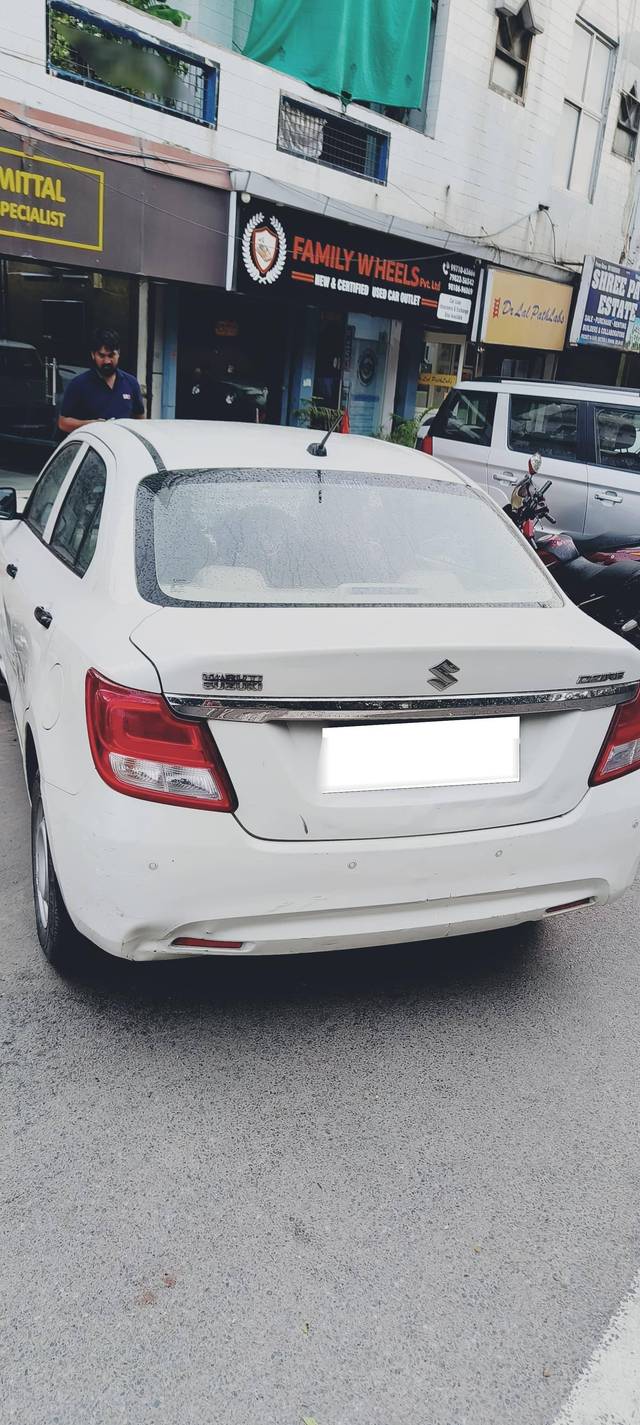 https://images10.gaadi.com/usedcar_image/4595091/original/processed_processed_5998afffa78a18e1c097c1a506341740.jpg?imwidth=6401