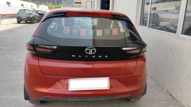 https://images10.gaadi.com/usedcar_image/4595092/original/processed_processed_592e7036-d0c5-420c-bc53-41667cbbeada.jpg?imwidth=6401