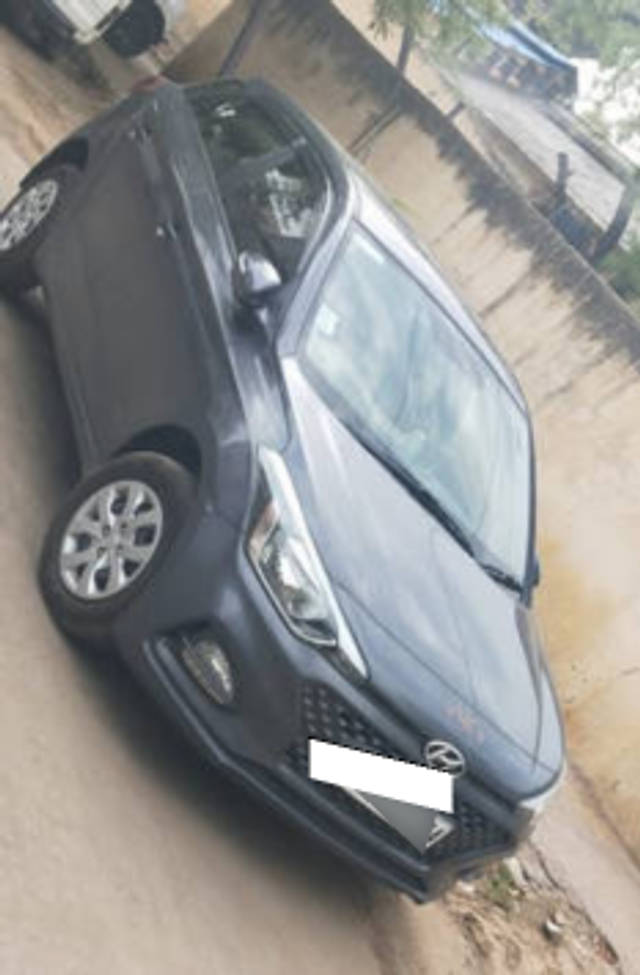 https://images10.gaadi.com/usedcar_image/4595114/original/processed_568178f3-f623-41ba-a2f5-dc9780137a6a.png?imwidth=6400